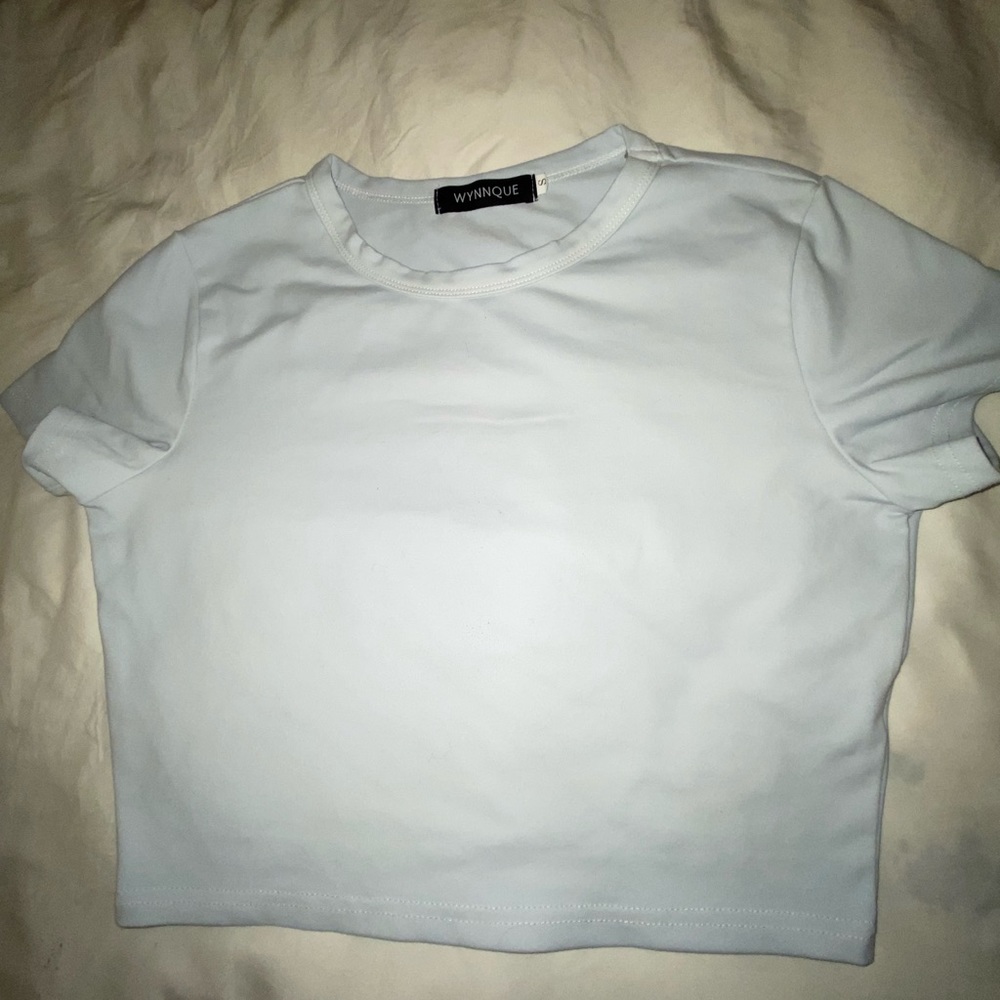 Wynnque crop T-shirt s